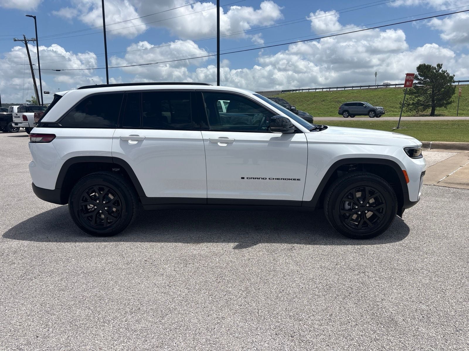 2026 Jeep Grand Cherokee GRAND CHEROKEE LAREDO ALTITUDE 4X2