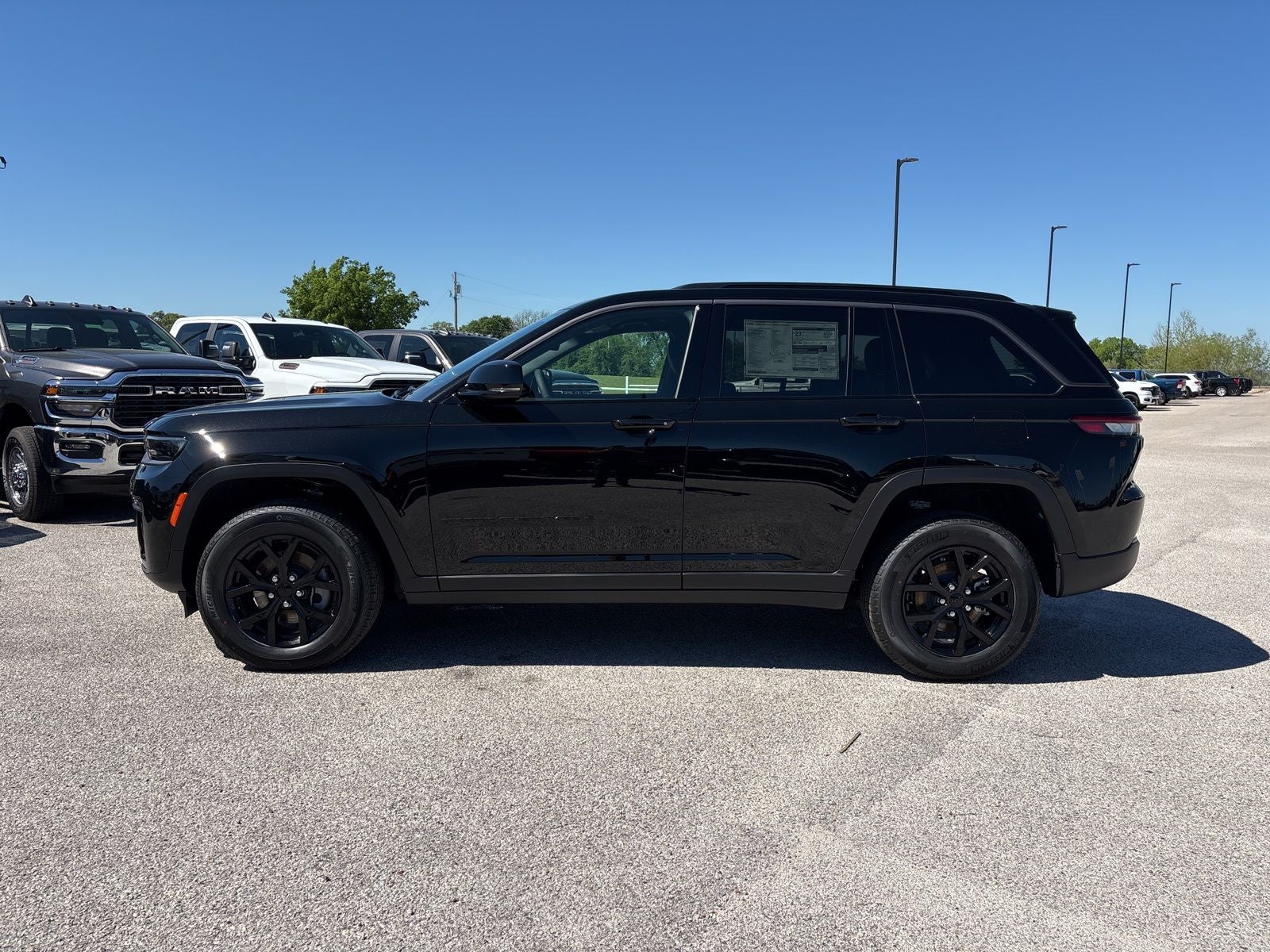 2026 Jeep Grand Cherokee GRAND CHEROKEE LAREDO ALTITUDE 4X2