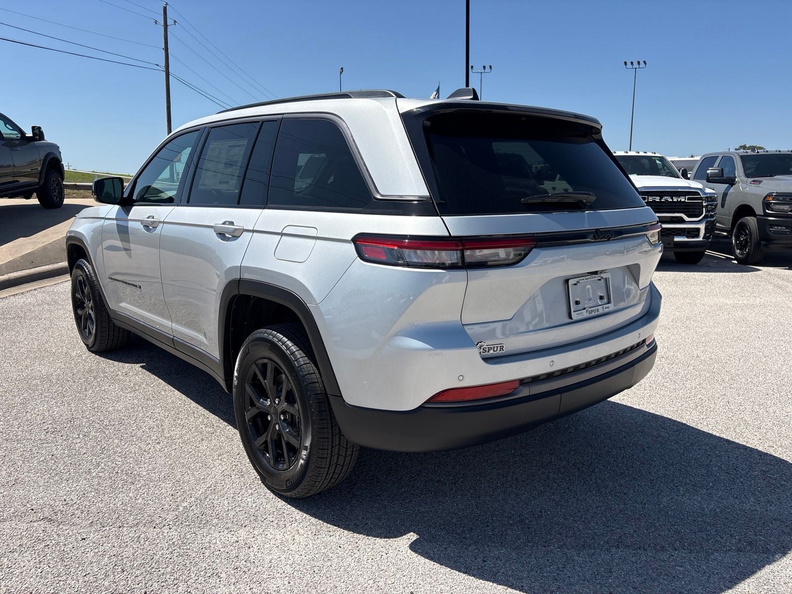 2026 Jeep Grand Cherokee GRAND CHEROKEE LAREDO ALTITUDE 4X2