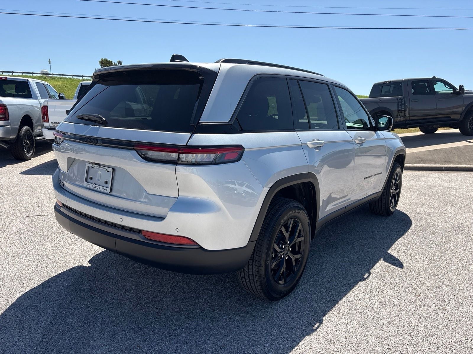 2026 Jeep Grand Cherokee GRAND CHEROKEE LAREDO ALTITUDE 4X2