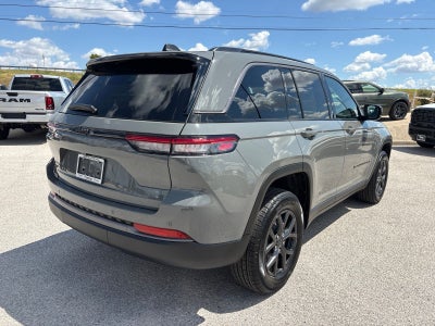 2027 Jeep Grand Cherokee Laredo Altitude