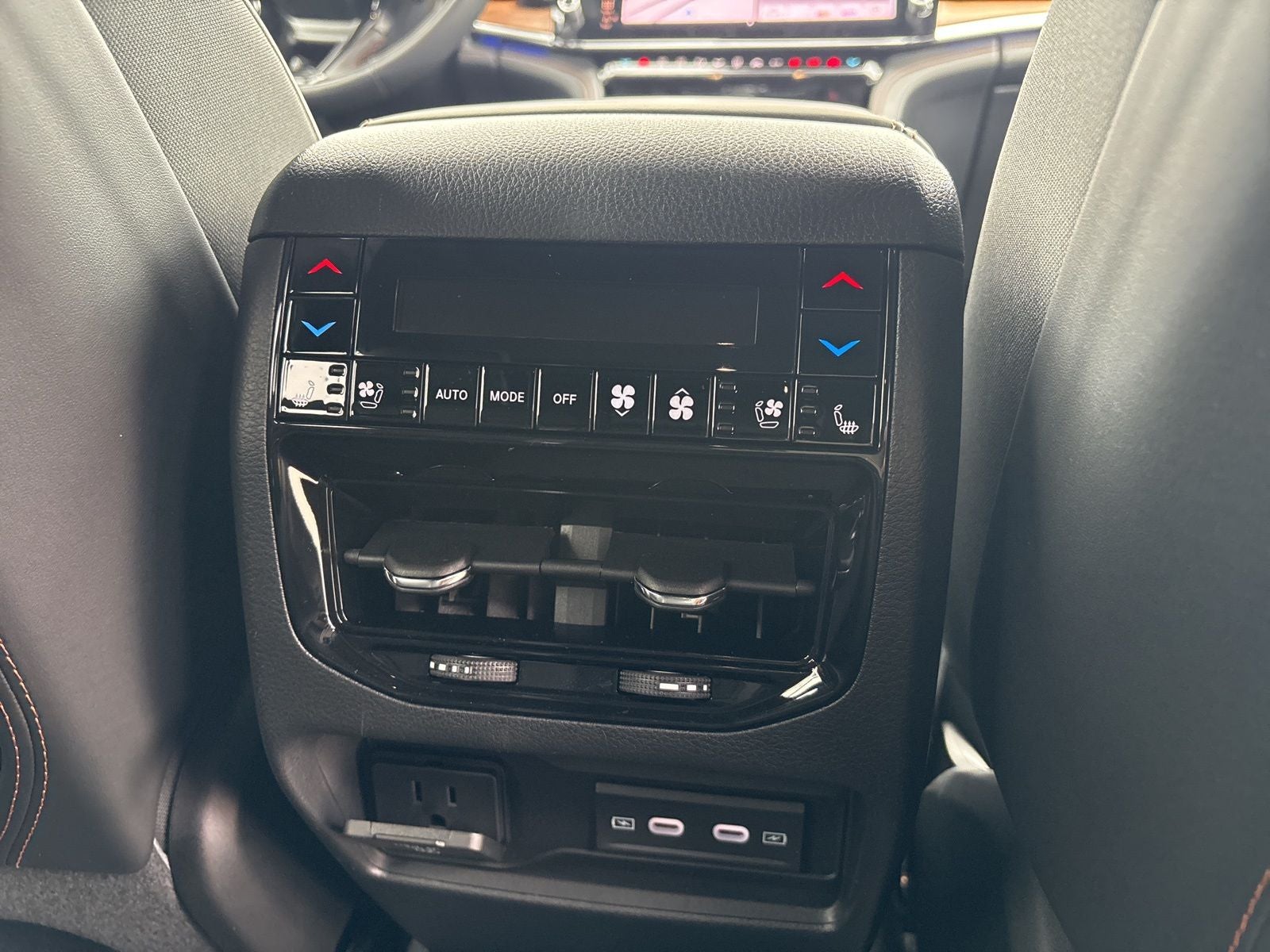 2026 Jeep Grand Cherokee GRAND CHEROKEE SUMMIT 4X4