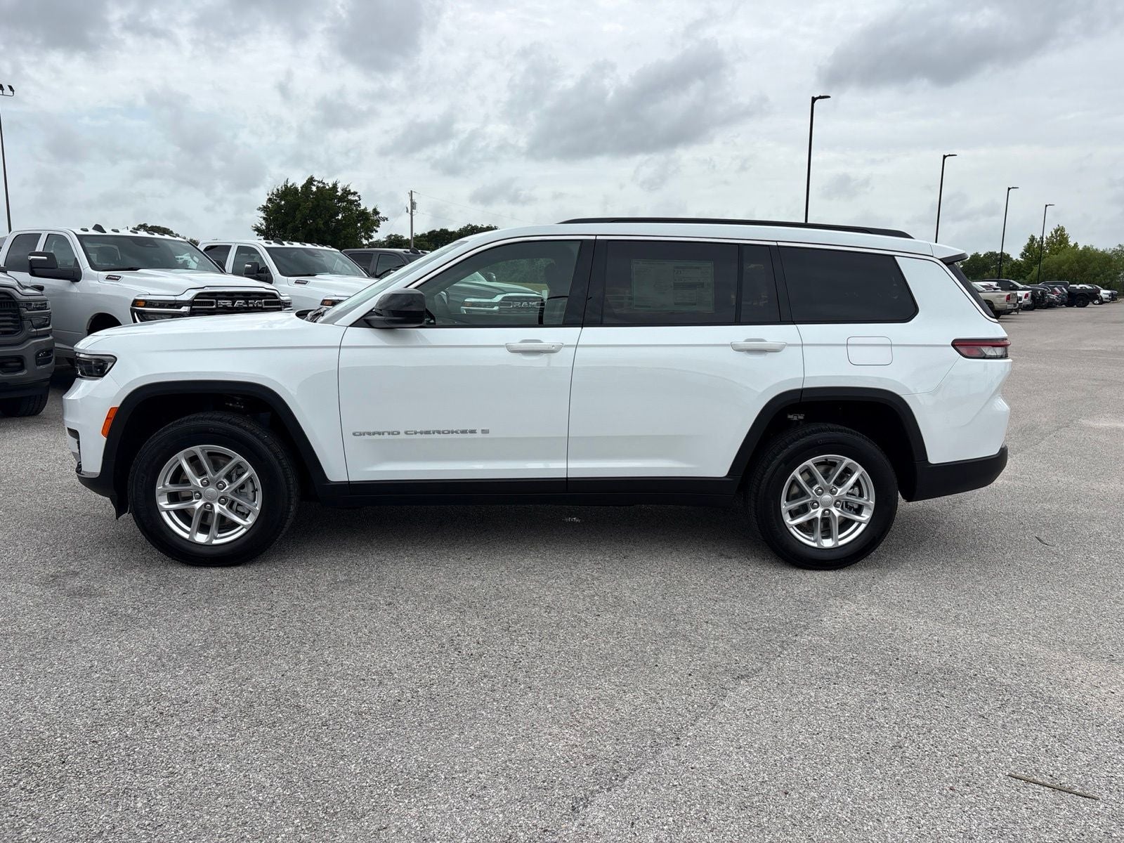 2026 Jeep Grand Cherokee L GRAND CHEROKEE L LAREDO 4X2
