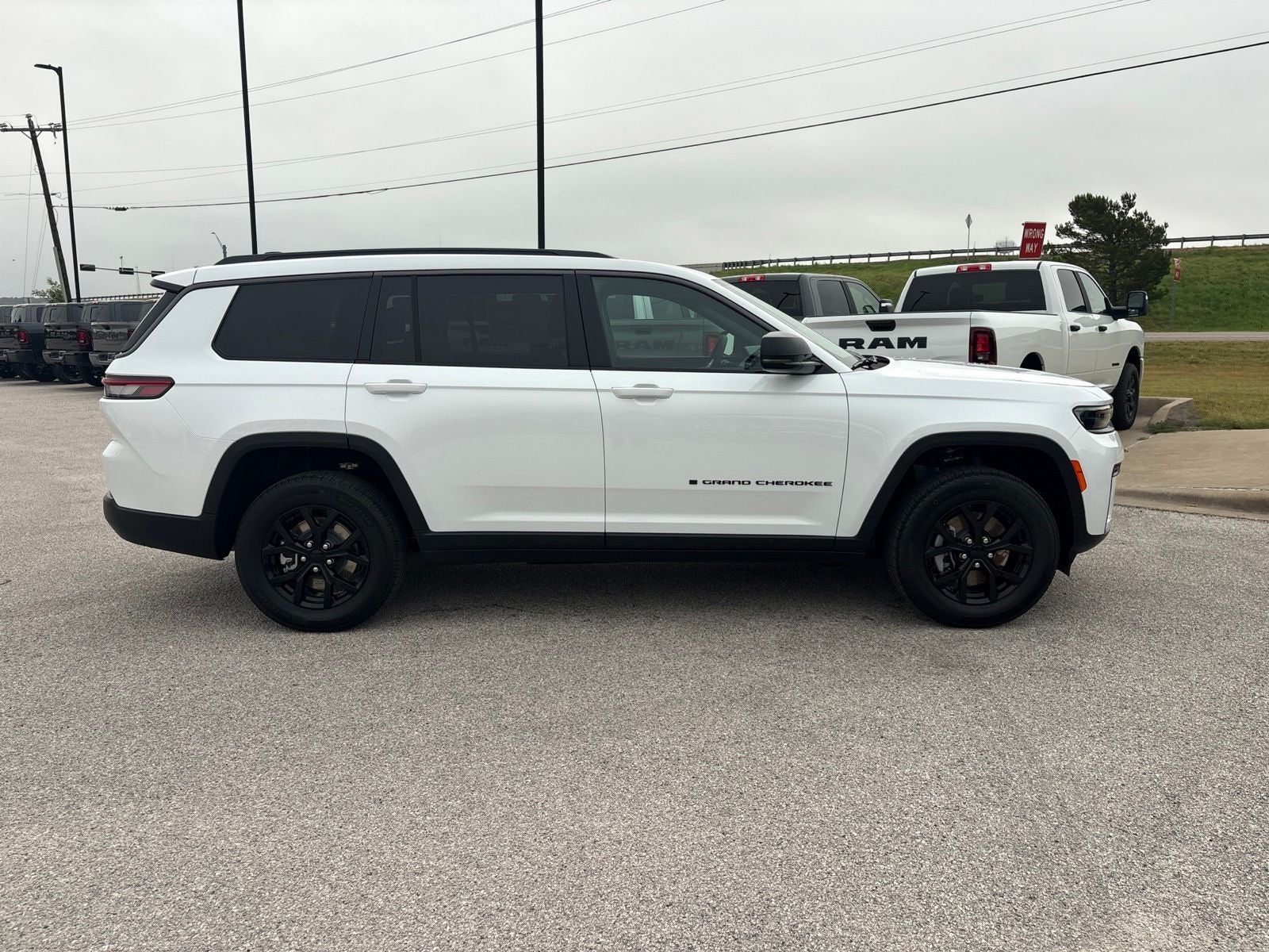 2026 Jeep Grand Cherokee L GRAND CHEROKEE L LAREDO ALTITUDE 4X2
