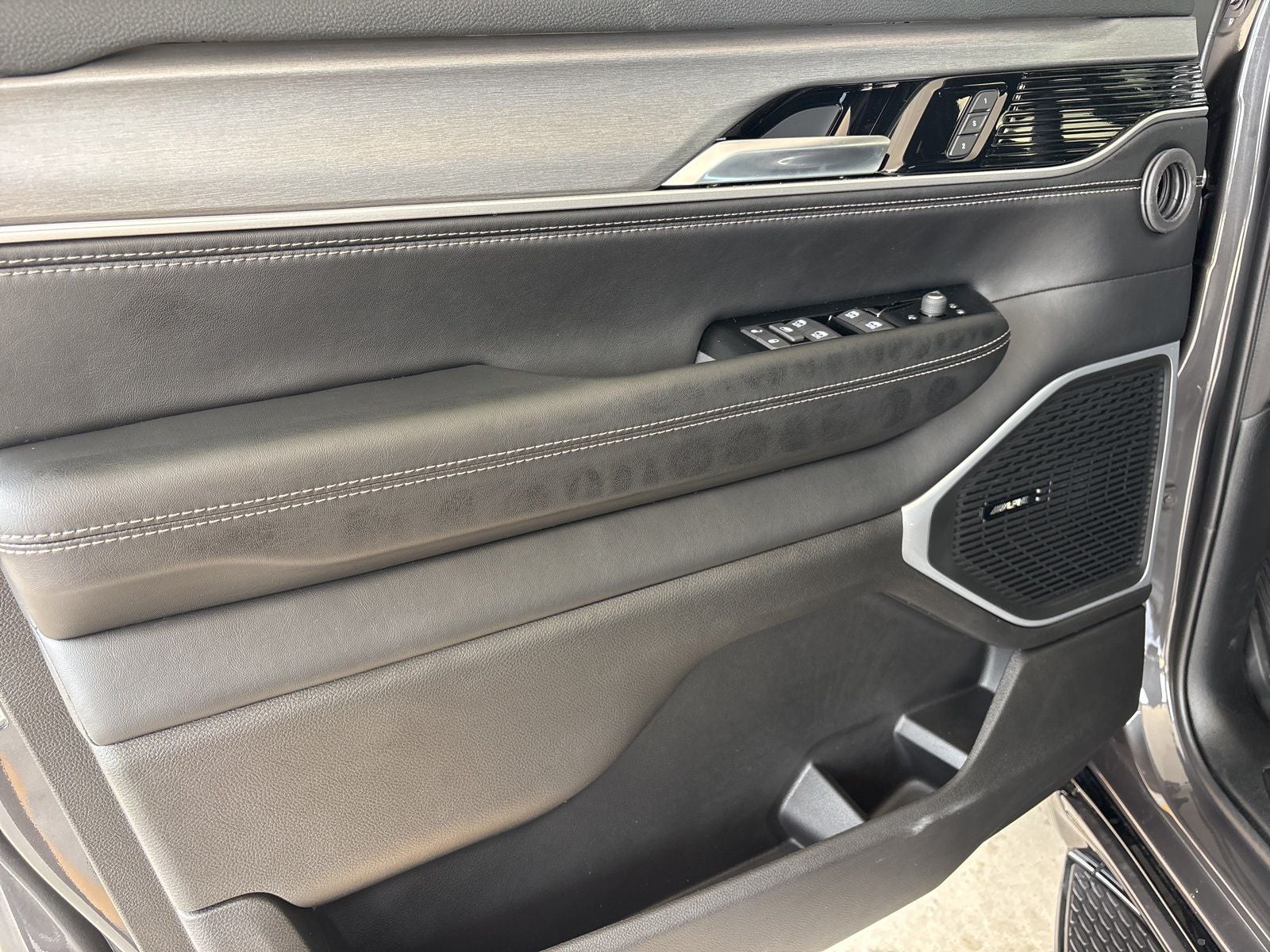 2026 Jeep Grand Wagoneer GRAND WAGONEER UPLAND 4X4
