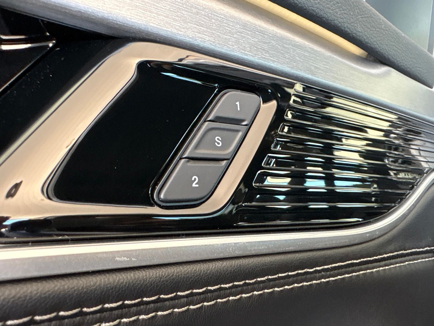 2026 Jeep Grand Wagoneer GRAND WAGONEER UPLAND 4X4