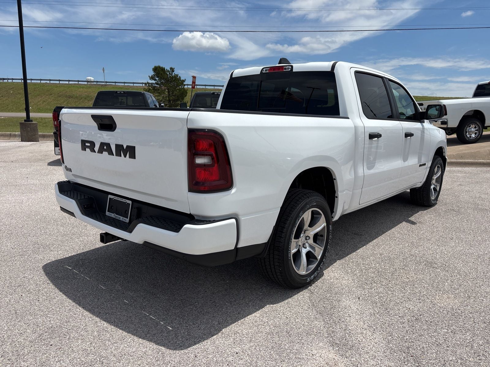 2026 RAM Ram 1500 RAM 1500 EXPRESS CREW CAB 4X2 5'7' BOX