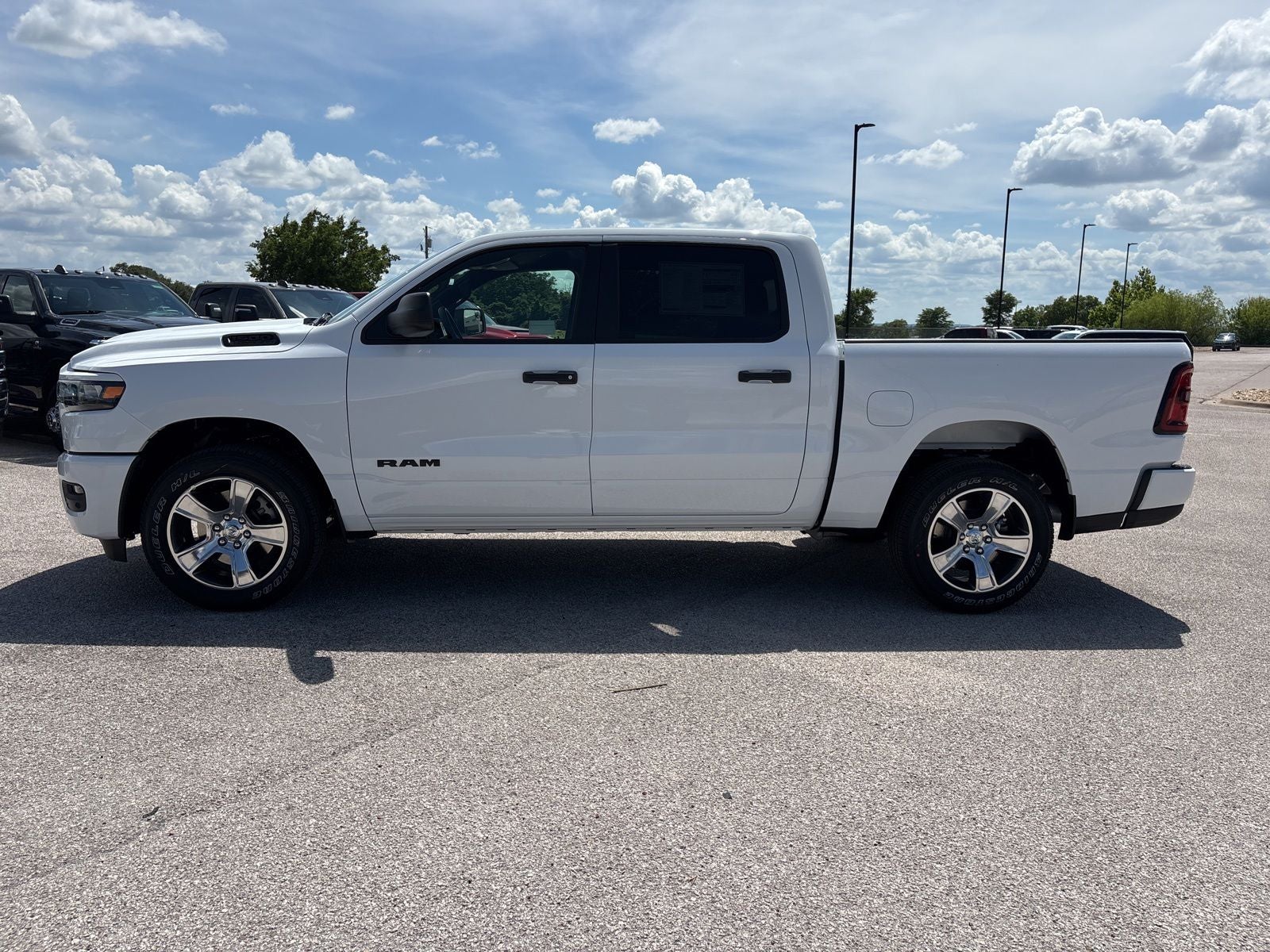 2026 RAM Ram 1500 RAM 1500 EXPRESS CREW CAB 4X2 5'7' BOX