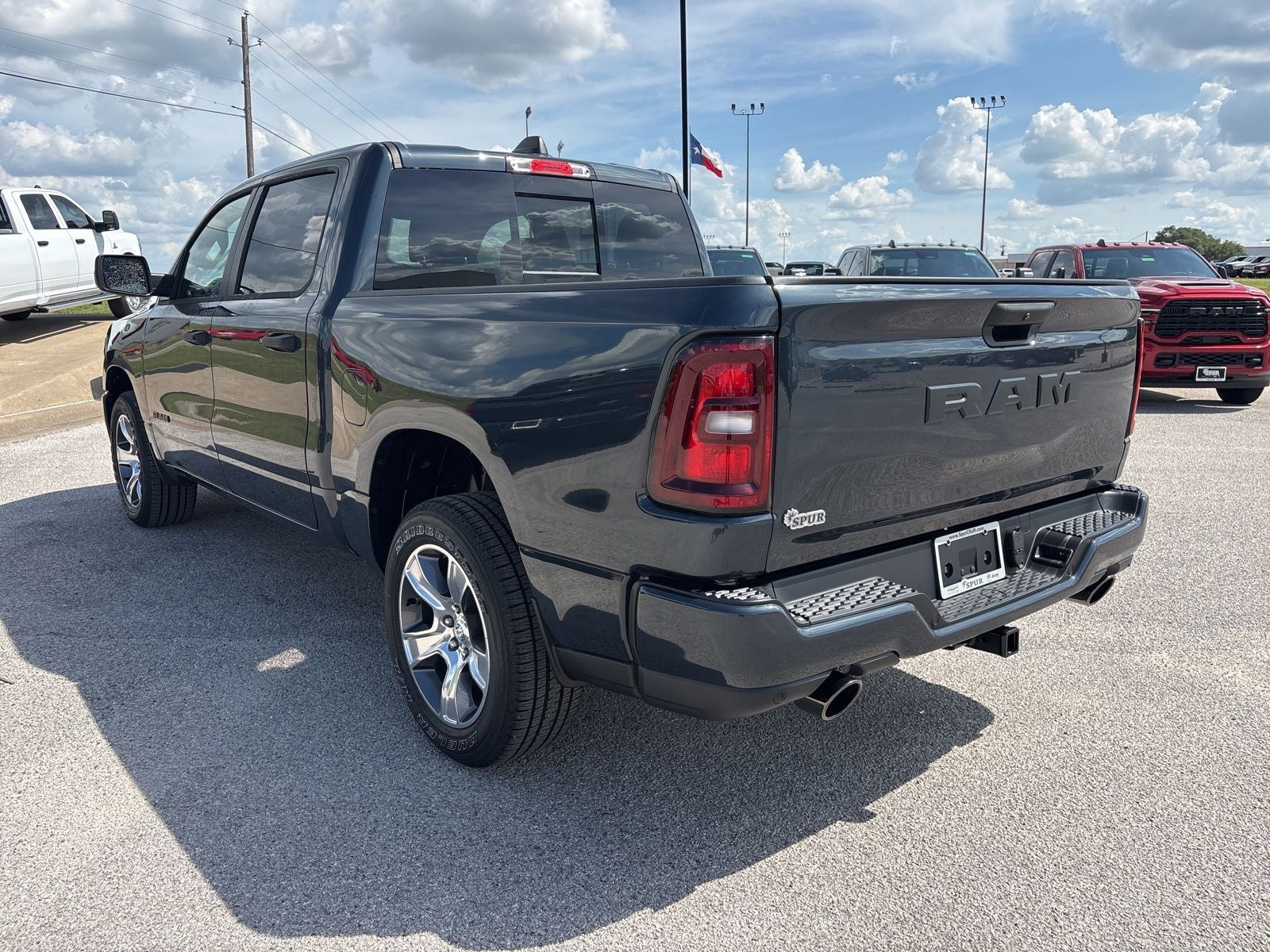 2026 RAM Ram 1500 RAM 1500 EXPRESS CREW CAB 4X2 5'7' BOX
