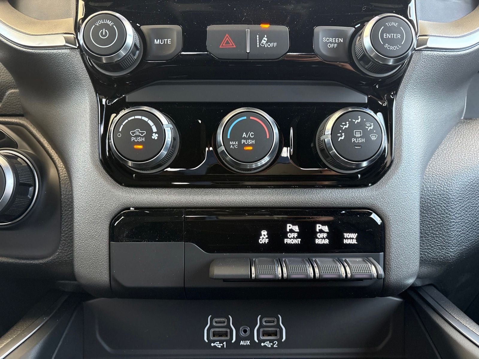 2026 RAM Ram 1500 RAM 1500 EXPRESS QUAD CAB 4X4 6'4' BOX