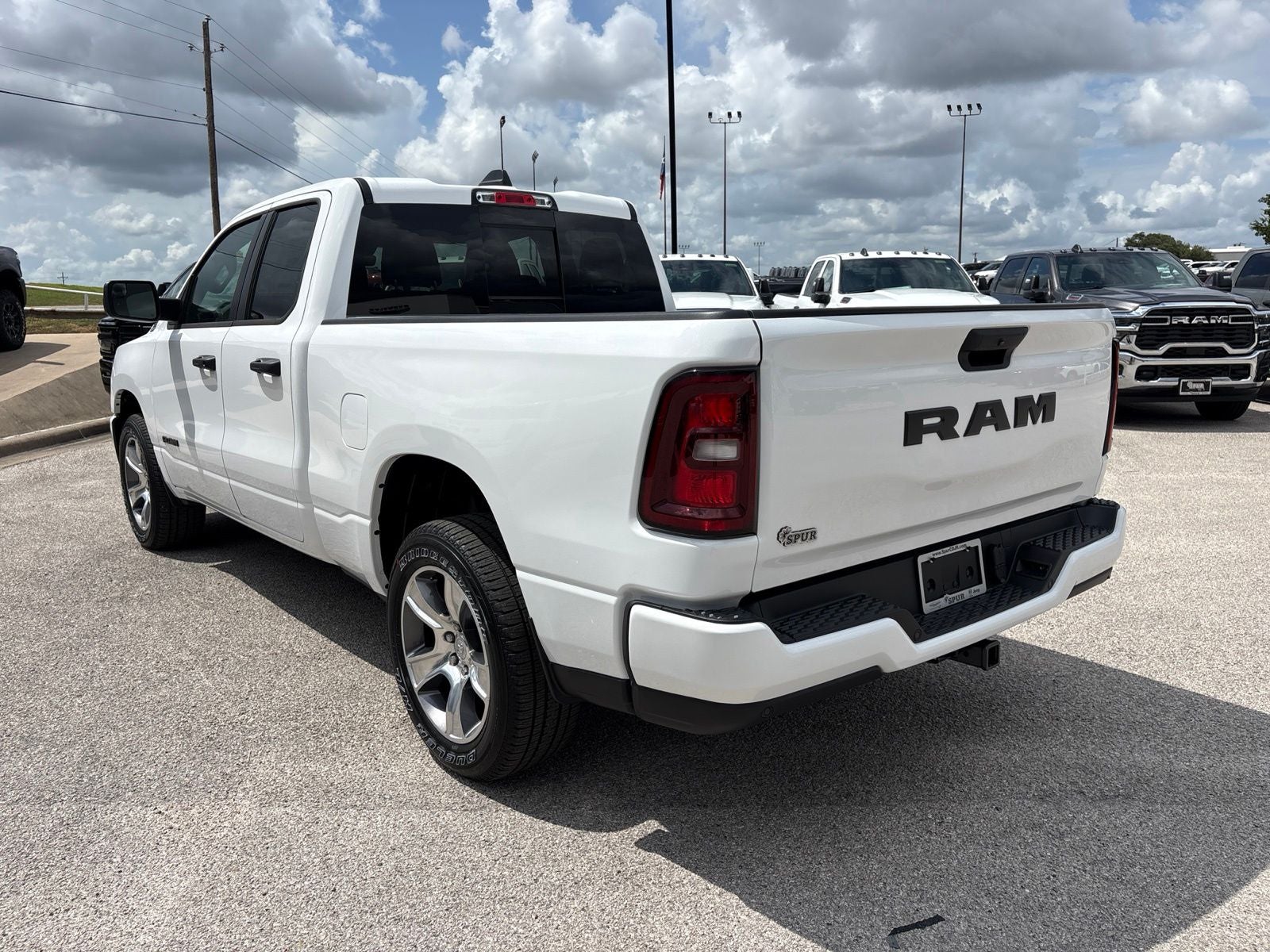 2026 RAM Ram 1500 RAM 1500 EXPRESS QUAD CAB 4X2 6'4' BOX