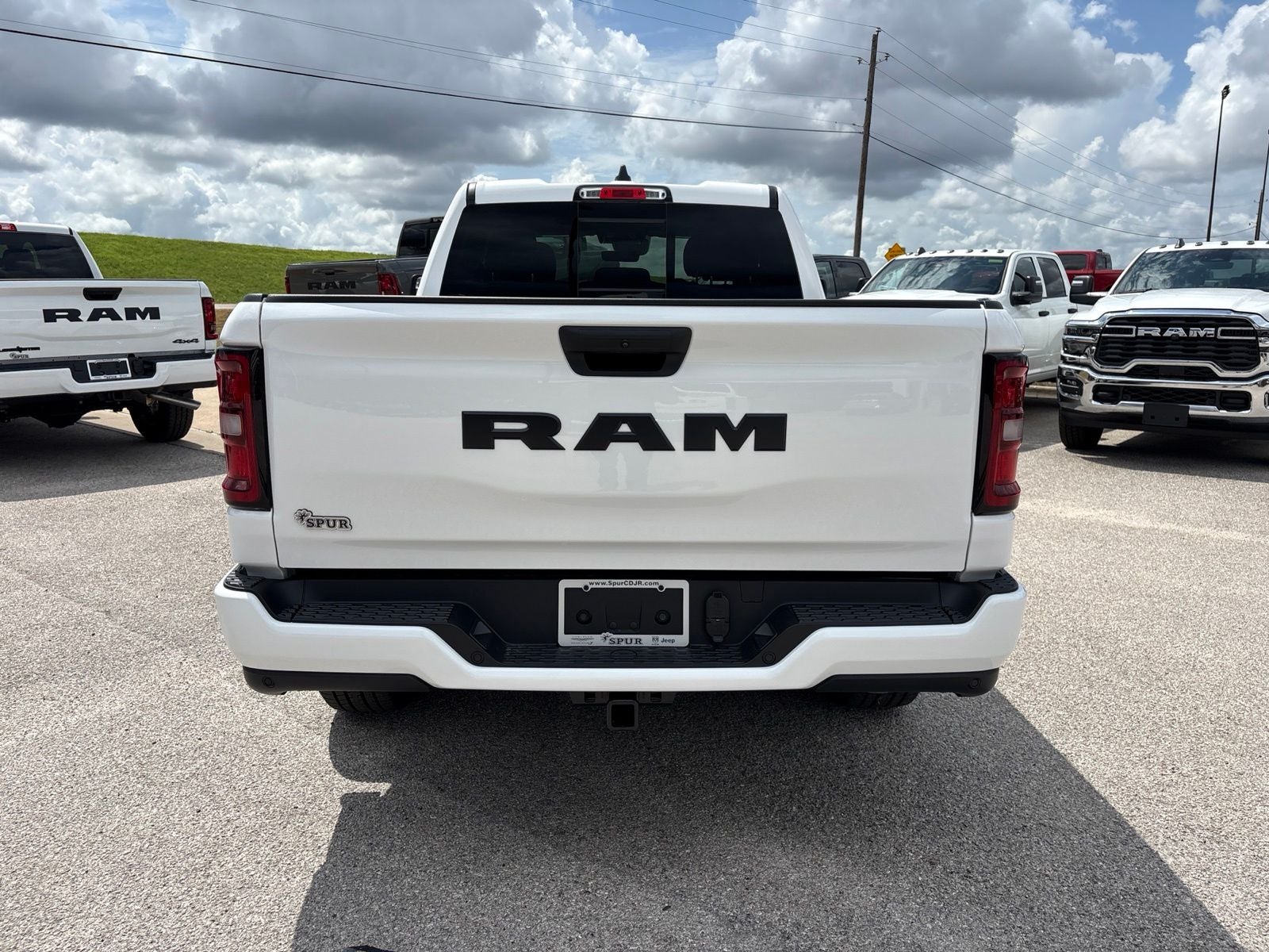 2026 RAM Ram 1500 RAM 1500 EXPRESS QUAD CAB 4X2 6'4' BOX
