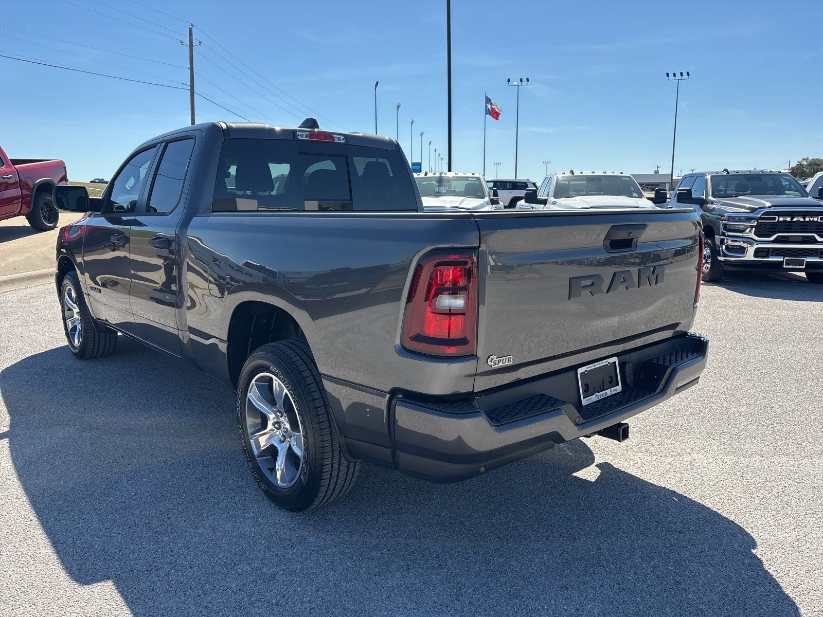 2026 RAM Ram 1500 RAM 1500 EXPRESS QUAD CAB 4X2 6'4' BOX
