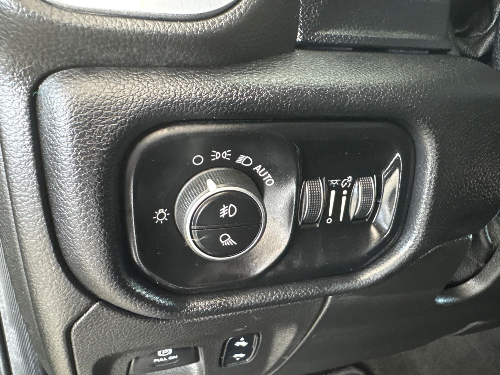 2019 RAM Ram 1500 Laramie Crew Cab 4x4 5'7' Box