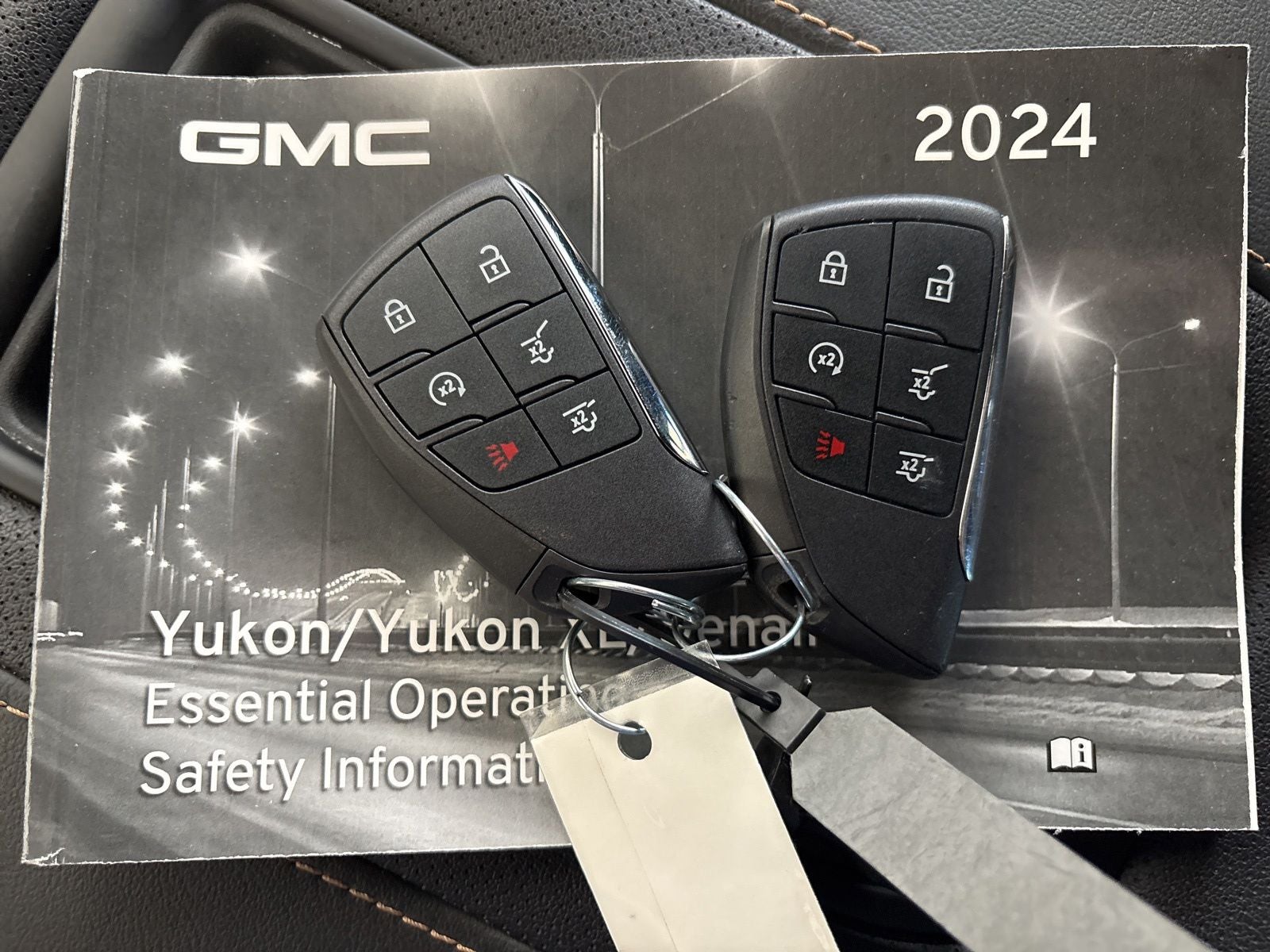 2024 GMC Yukon 4WD AT4