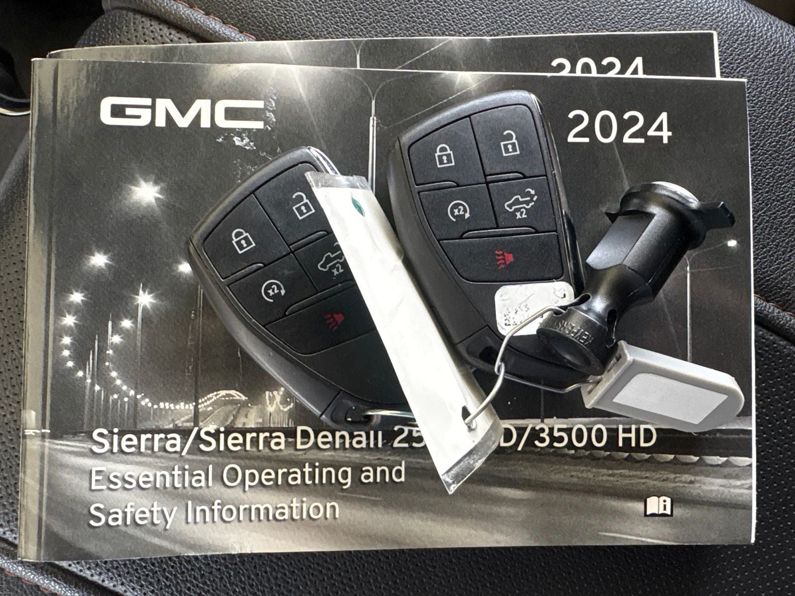 2024 GMC Sierra 2500HD 4WD Crew Cab Standard Bed AT4