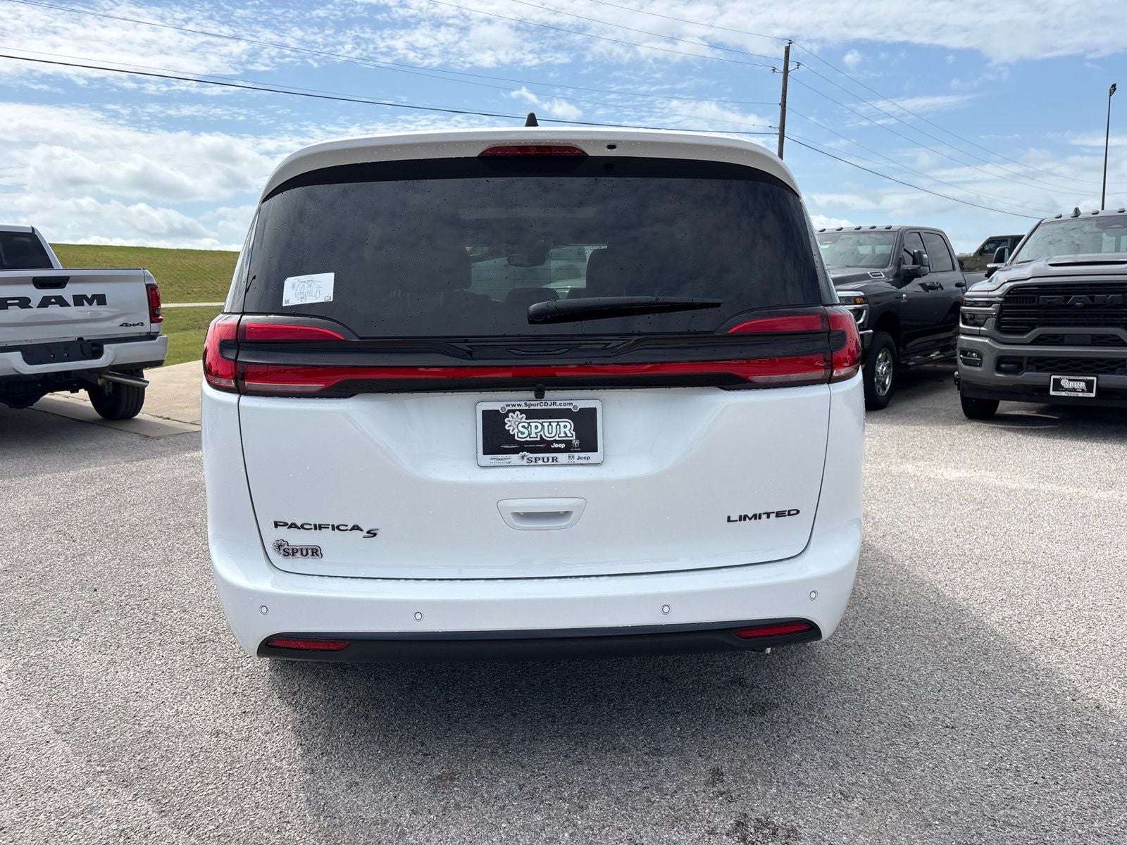 2027 Chrysler Pacifica PACIFICA LIMITED