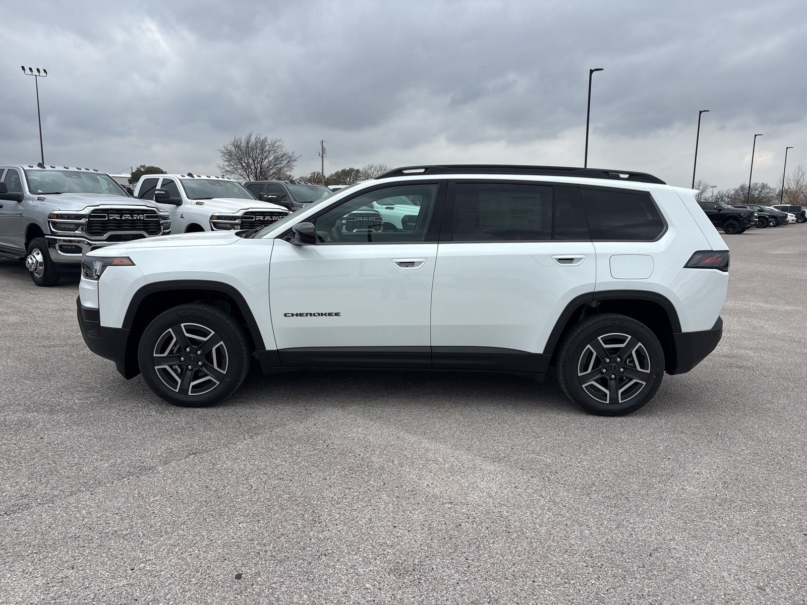 2026 Jeep Cherokee CHEROKEE LAREDO 4X4