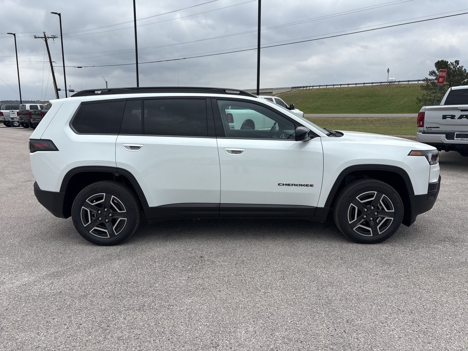 2026 Jeep Cherokee CHEROKEE LAREDO 4X4