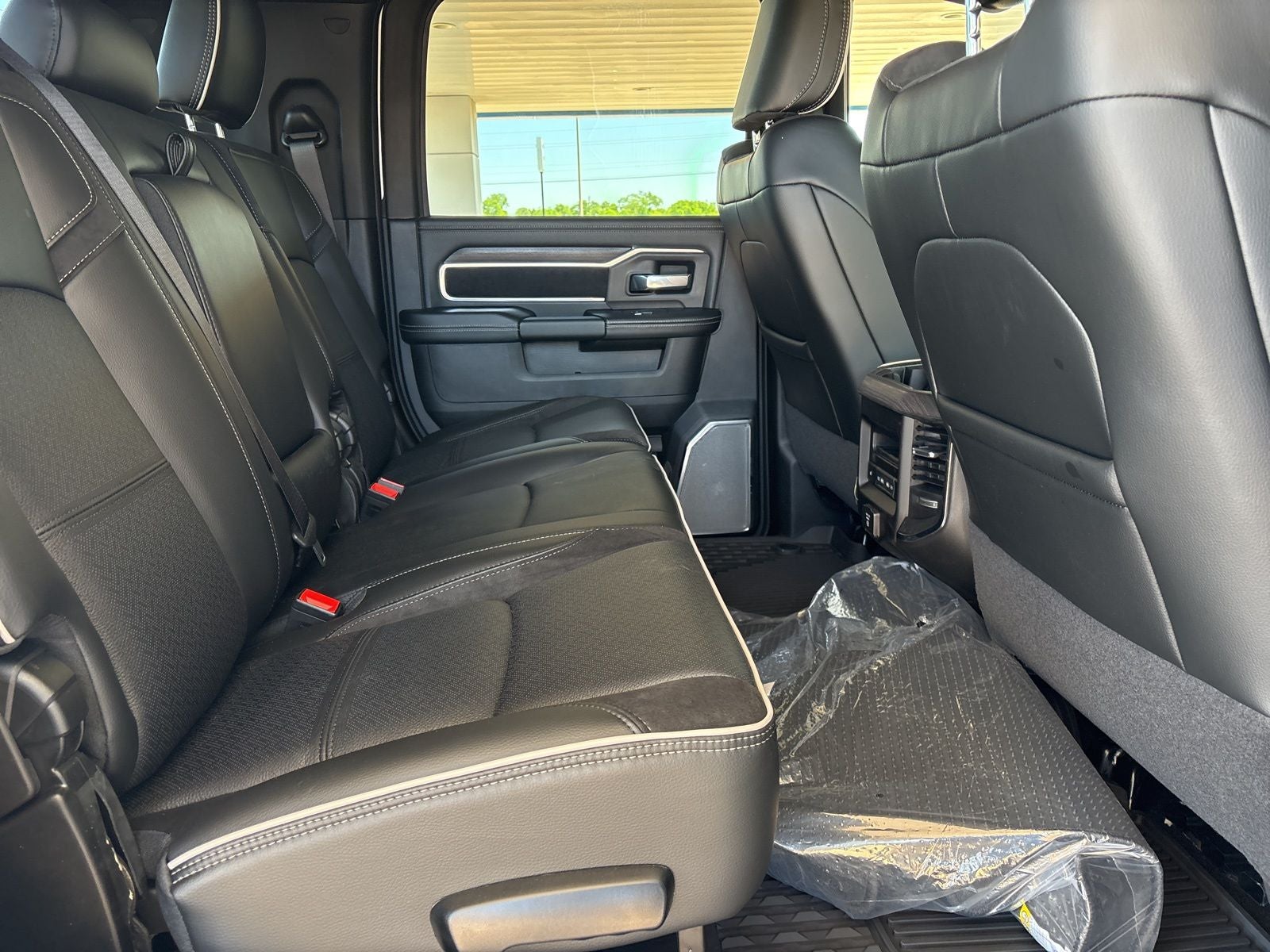 2026 RAM Ram 3500 RAM 3500 LARAMIE MEGA CAB 4X4 6'4' BOX