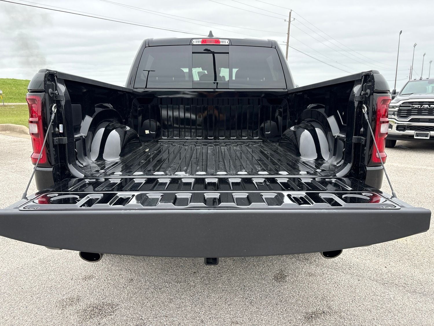 2026 RAM Ram 1500 RAM 1500 EXPRESS CREW CAB 4X4 5'7' BOX