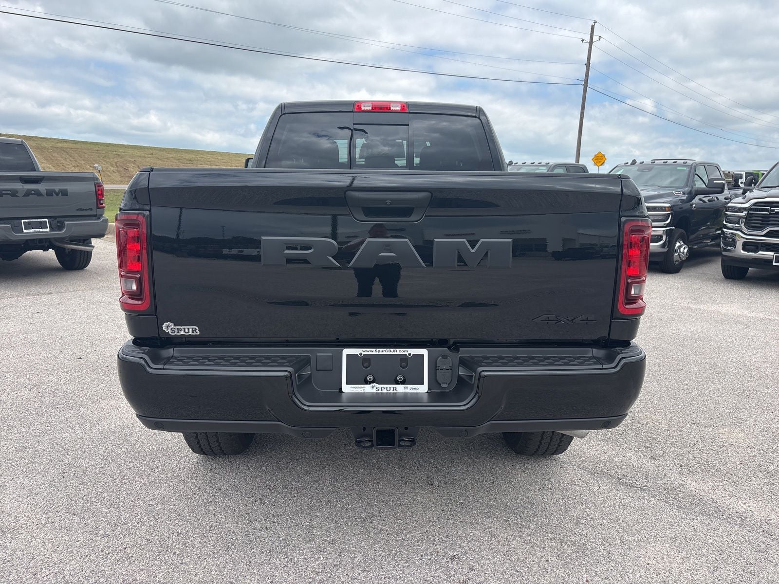 2026 RAM Ram 2500 RAM 2500 BLACK EXPRESS CREW CAB 4X4 6'4' BOX
