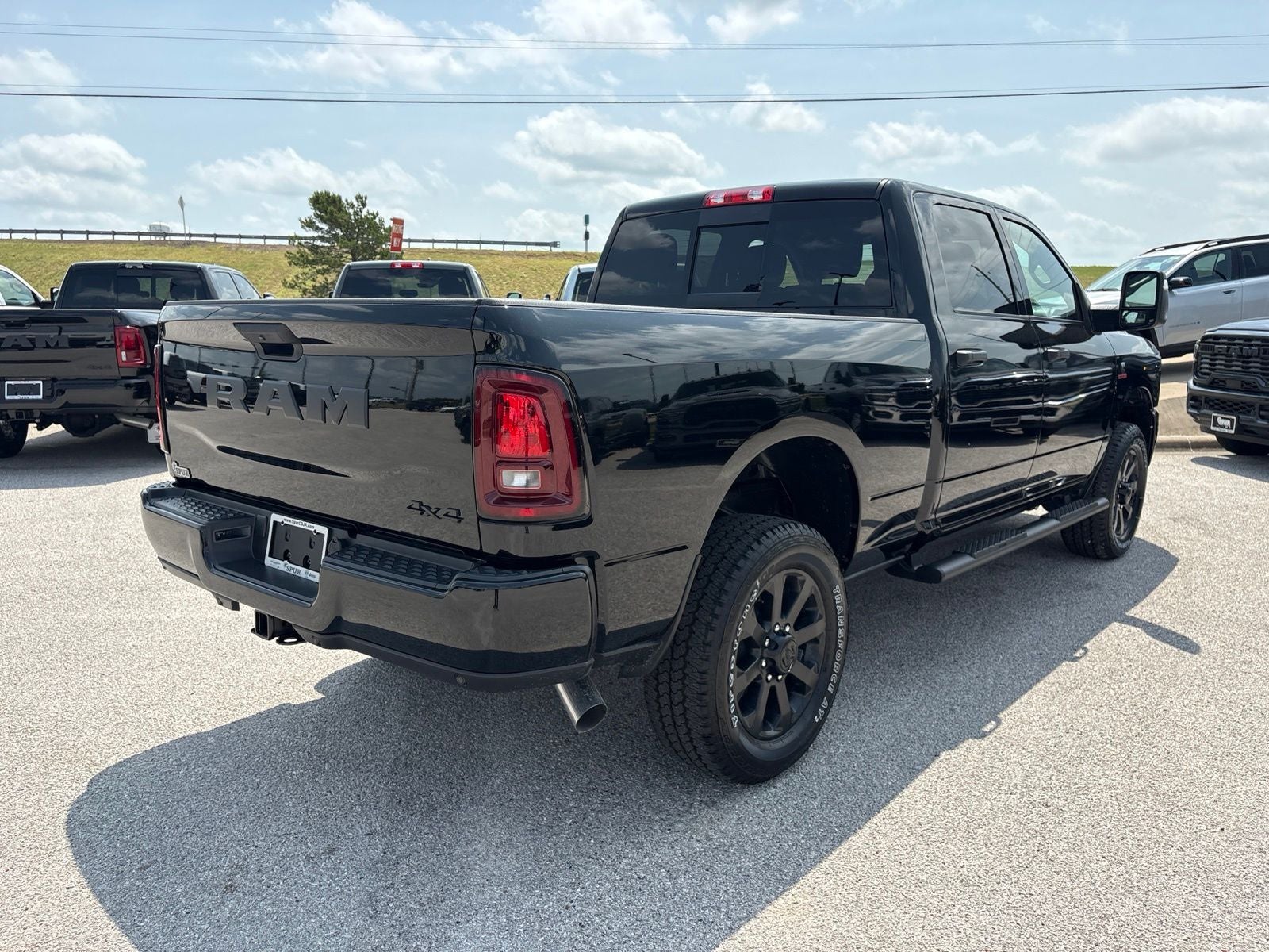 2026 RAM Ram 2500 RAM 2500 BLACK EXPRESS CREW CAB 4X4 6'4' BOX