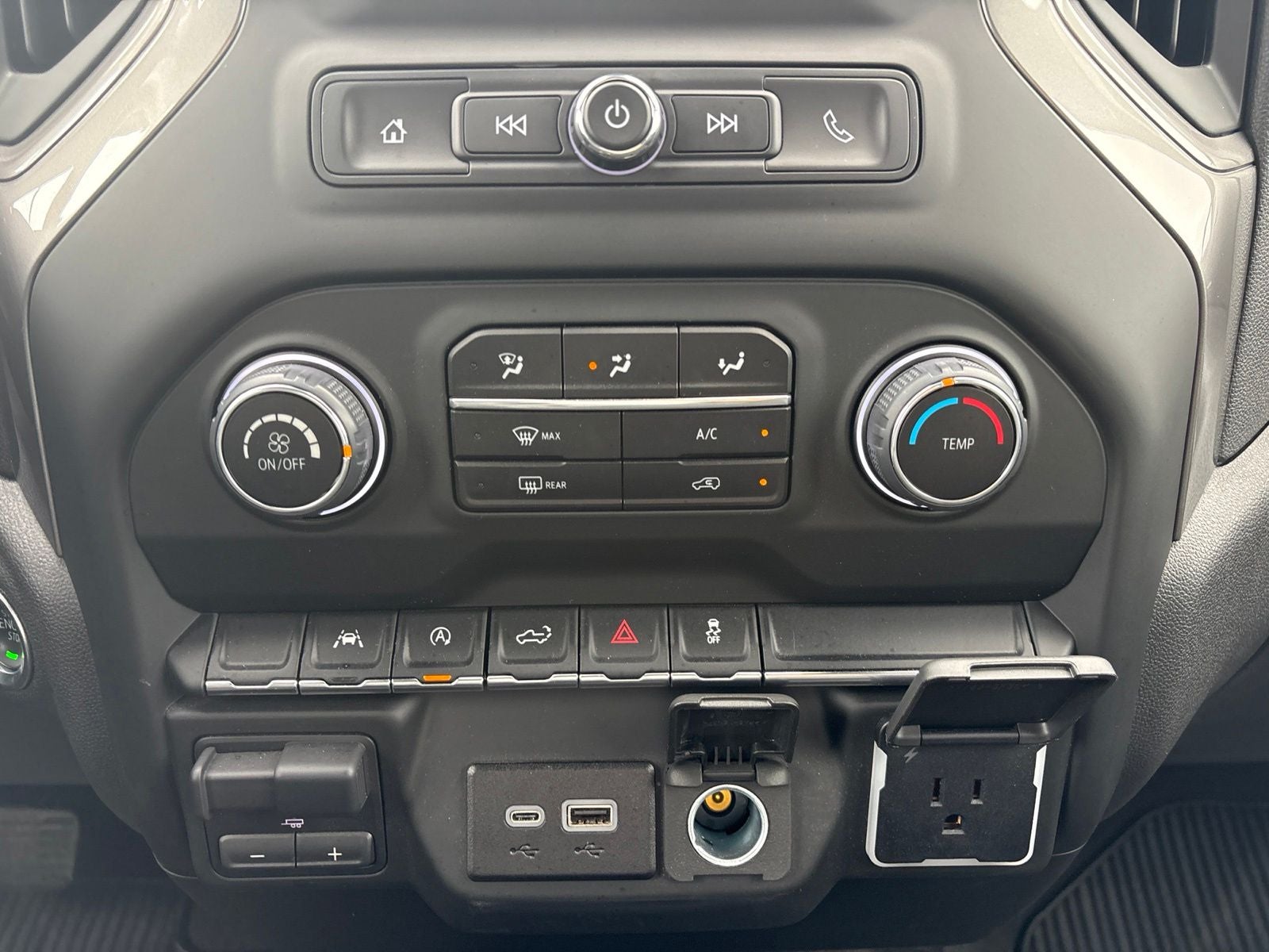 2024 Chevrolet Silverado 1500 4WD Crew Cab Short Bed Custom