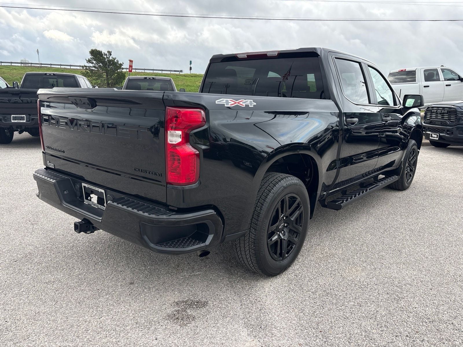 2024 Chevrolet Silverado 1500 4WD Crew Cab Short Bed Custom