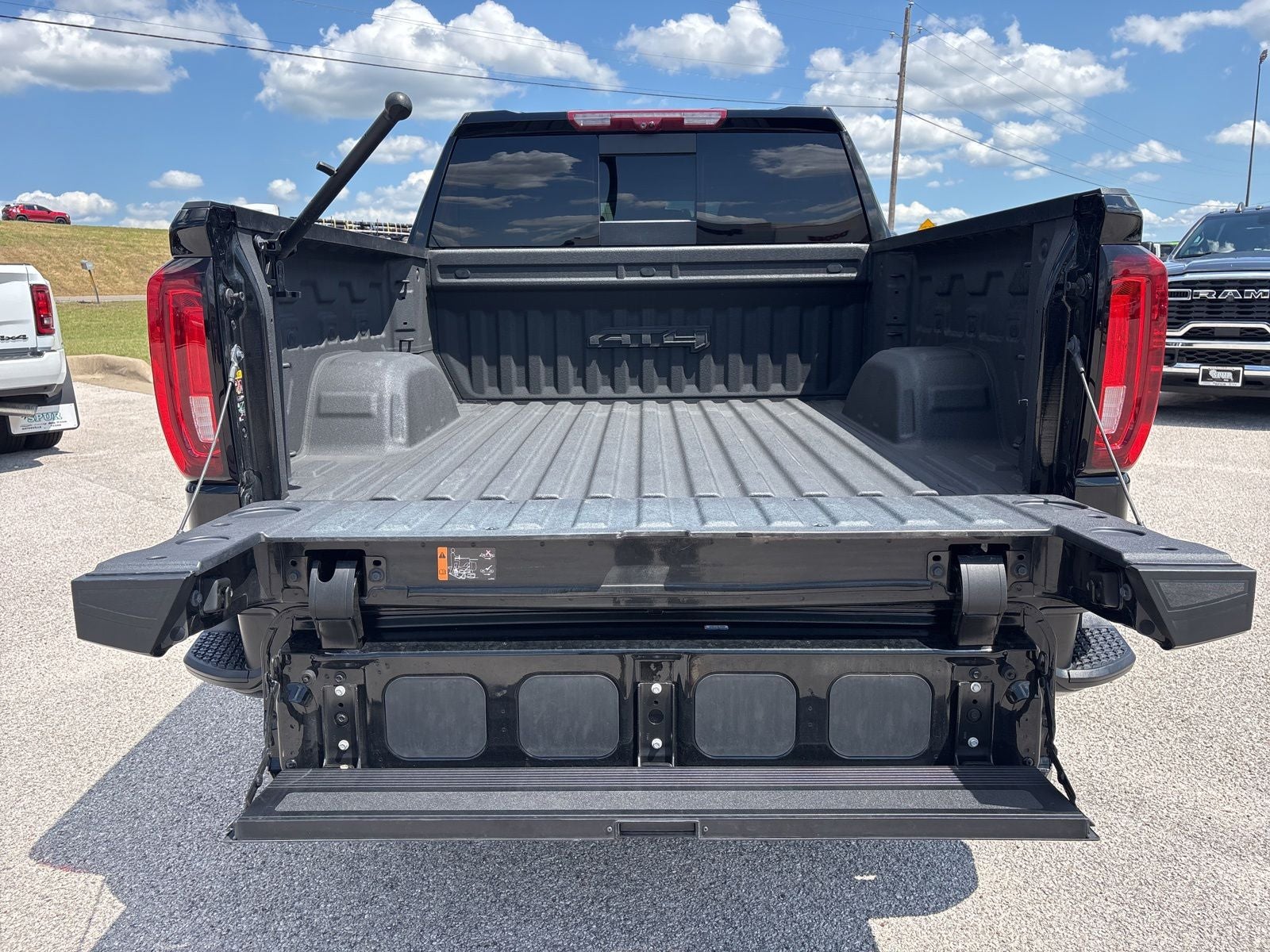 2024 GMC Sierra 1500 4WD Crew Cab Short Box AT4