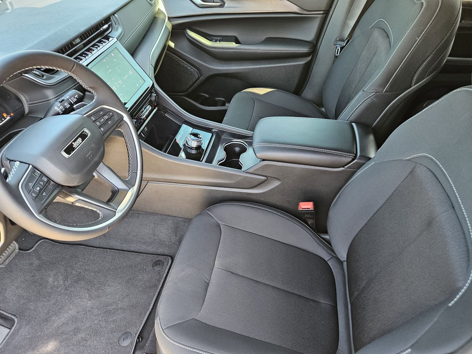 2025 Jeep Grand Cherokee GRAND CHEROKEE LAREDO X 4X2