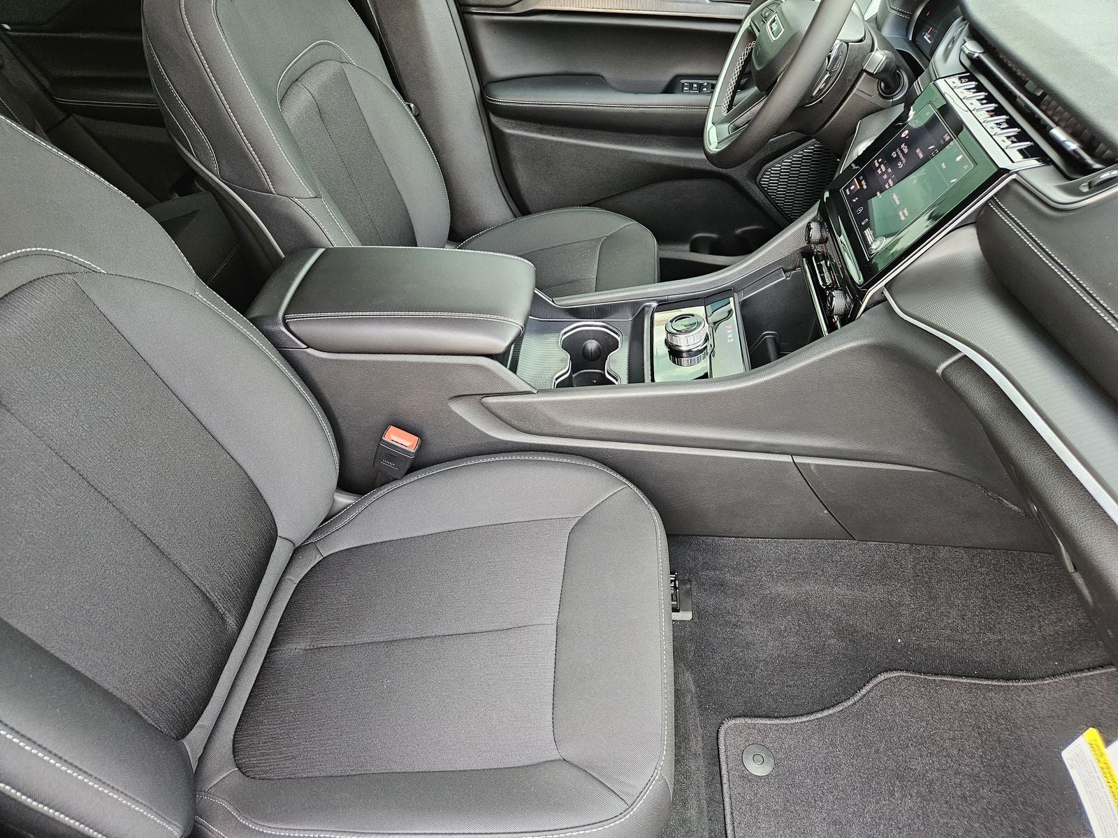 2026 Jeep Grand Cherokee GRAND CHEROKEE LAREDO 4X2