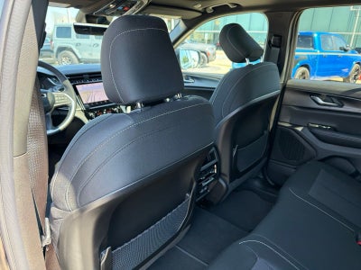2027 Jeep Grand Cherokee Laredo X InTransit