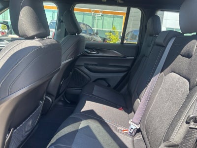 2027 Jeep Grand Cherokee Laredo