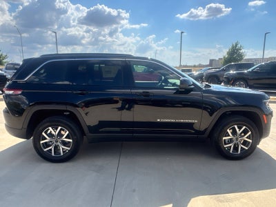 2027 Jeep Grand Cherokee Laredo