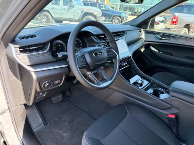 2027 Jeep Grand Cherokee Laredo