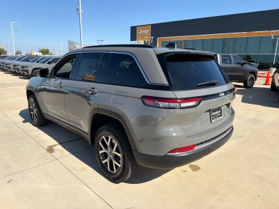 2027 Jeep Grand Cherokee Laredo