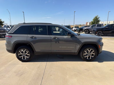 2027 Jeep Grand Cherokee Laredo