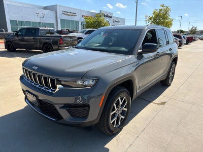2027 Jeep Grand Cherokee Laredo