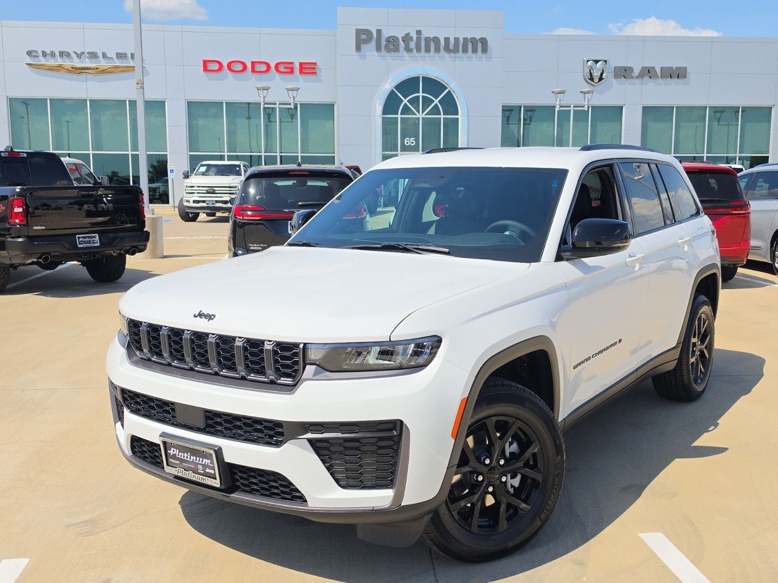 2026 Jeep Grand Cherokee GRAND CHEROKEE LAREDO ALTITUDE 4X2