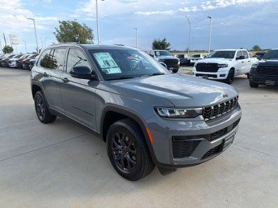 2027 Jeep Grand Cherokee Laredo Altitude