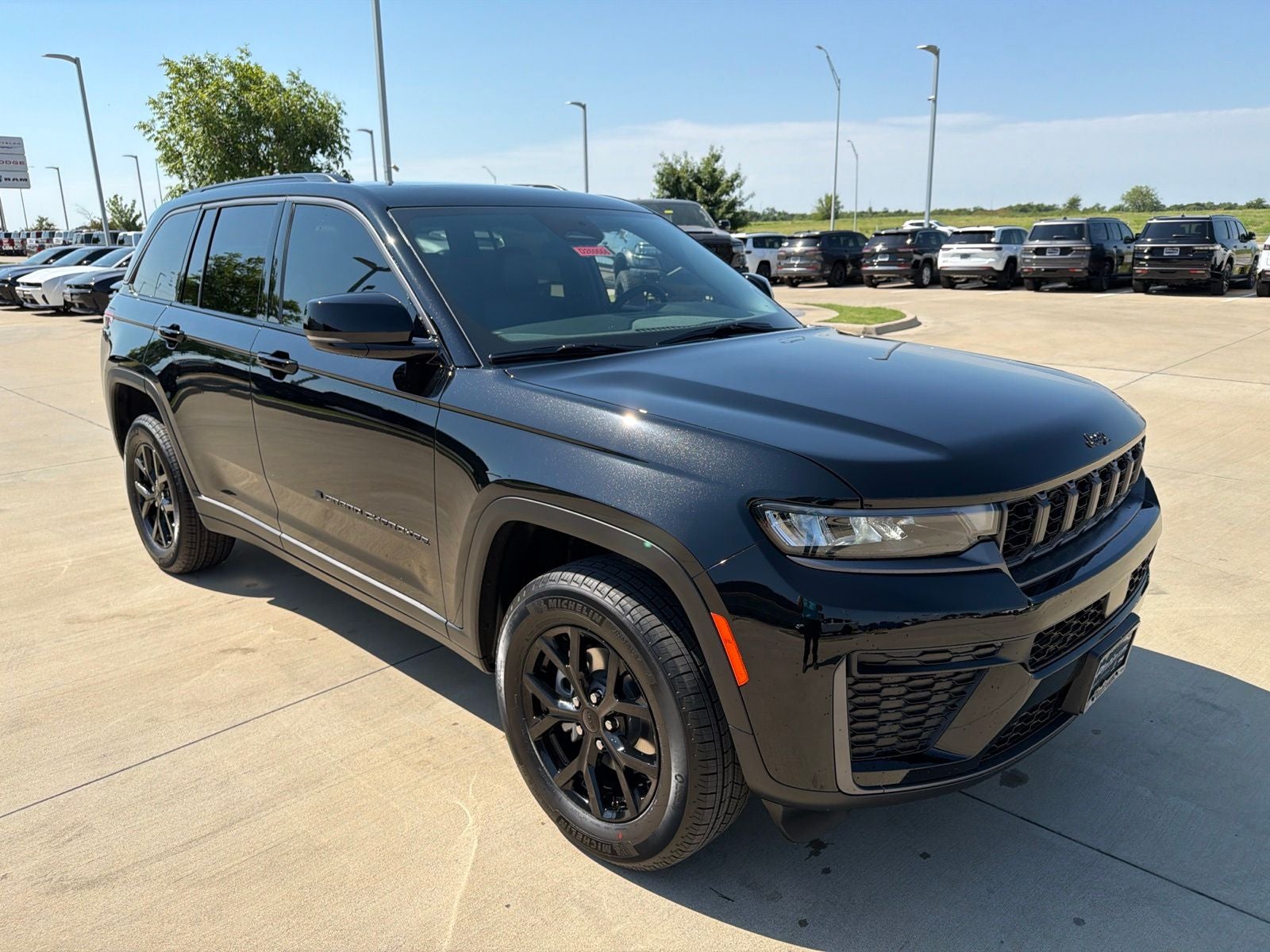 2026 Jeep Grand Cherokee GRAND CHEROKEE LAREDO ALTITUDE 4X4