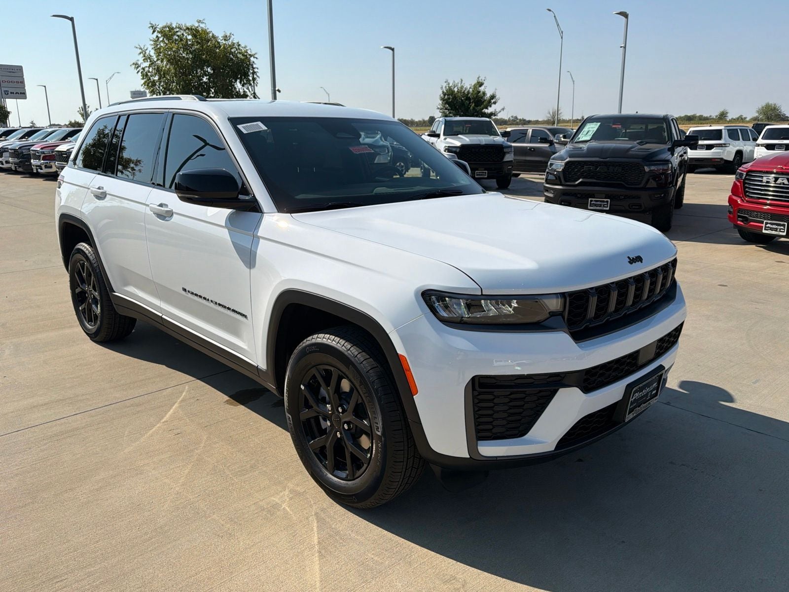 2026 Jeep Grand Cherokee GRAND CHEROKEE LAREDO ALTITUDE 4X4