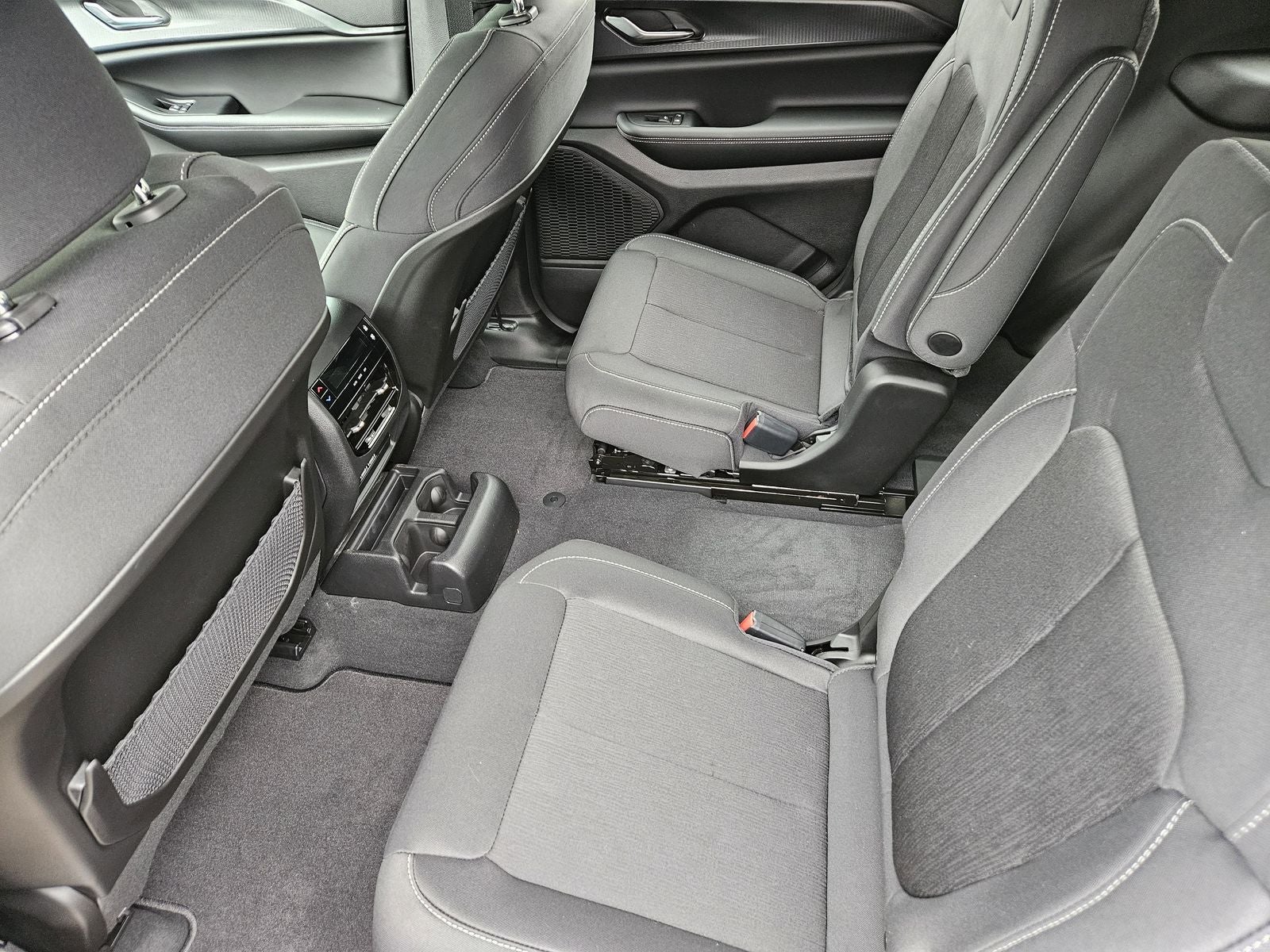 2025 Jeep Grand Cherokee L GRAND CHEROKEE L LAREDO X 4X2