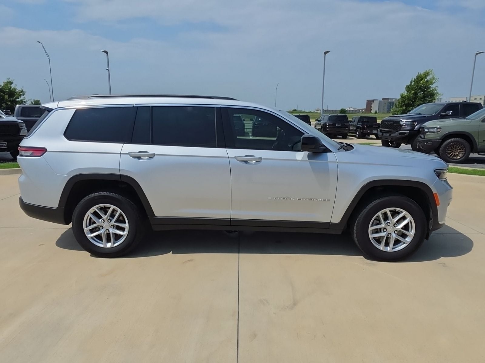 2025 Jeep Grand Cherokee L Laredo X 4x2