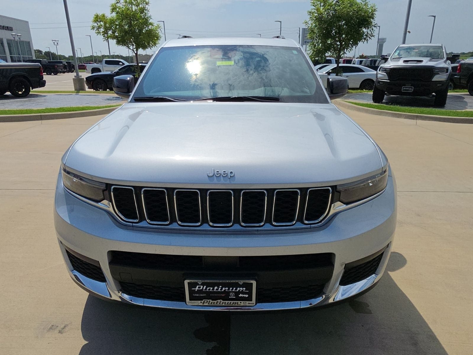 2025 Jeep Grand Cherokee L Laredo X 4x2