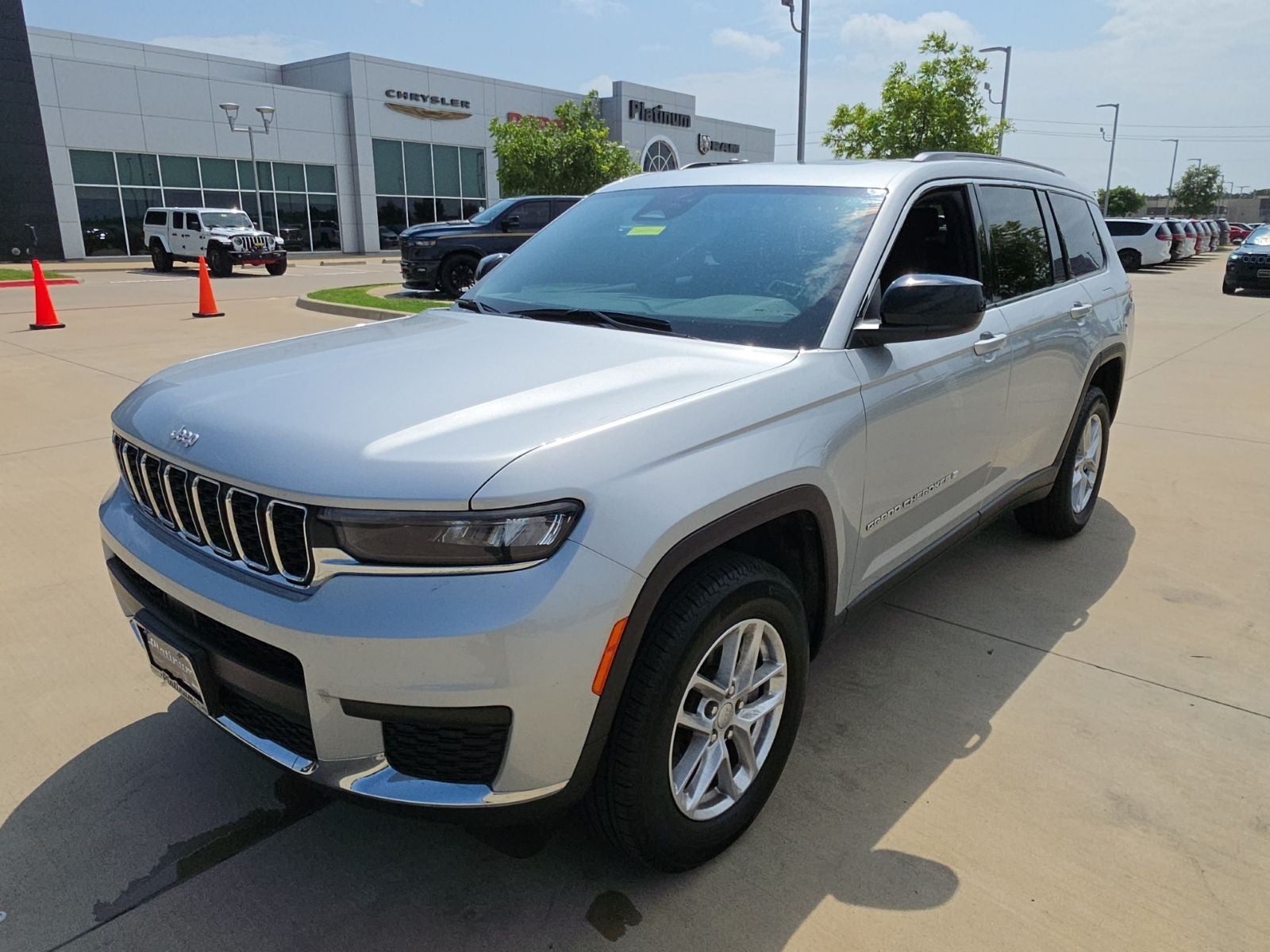 2025 Jeep Grand Cherokee L Laredo X 4x2