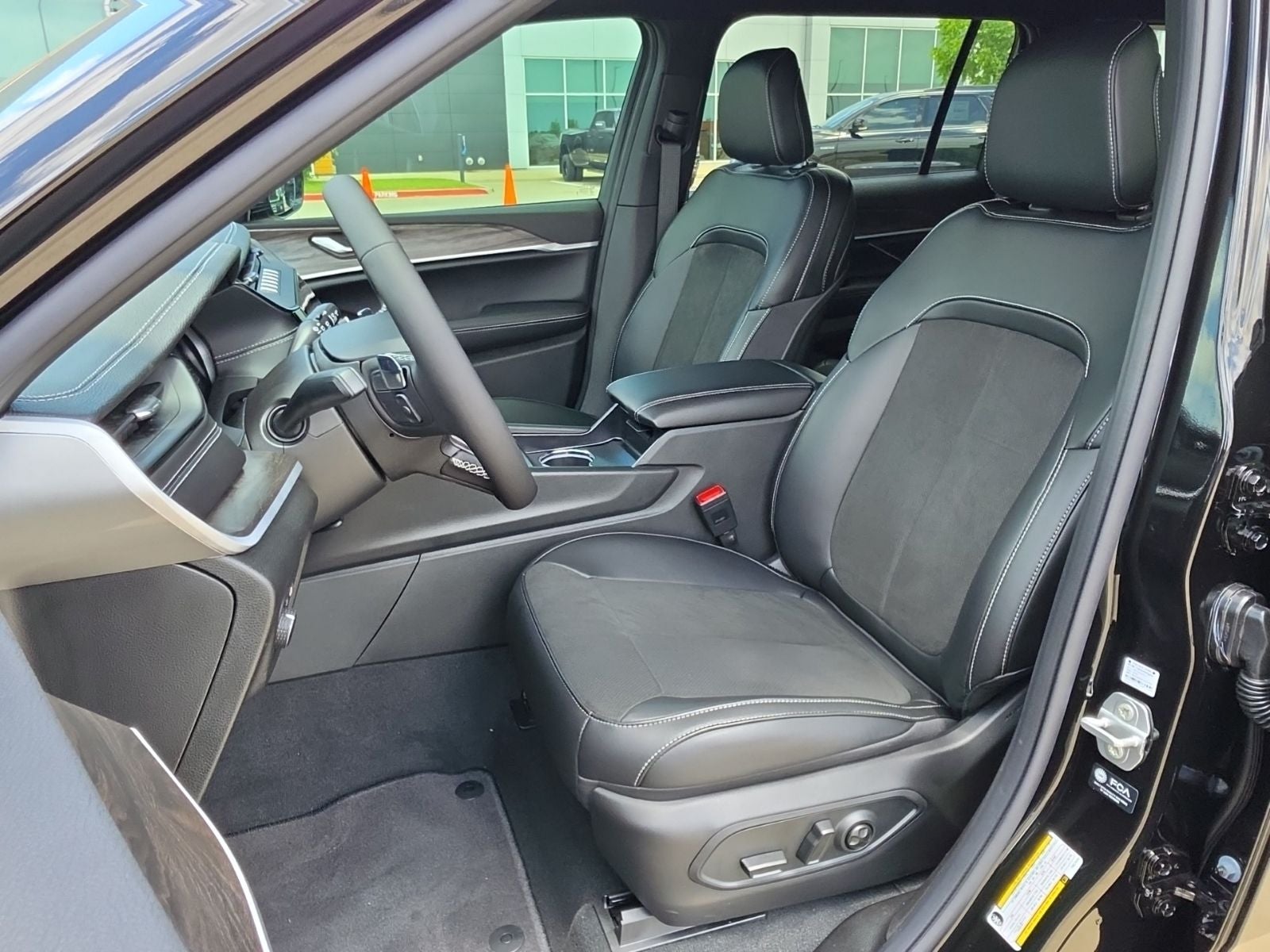2026 Jeep Grand Cherokee L GRAND CHEROKEE L LAREDO ALTITUDE 4X2