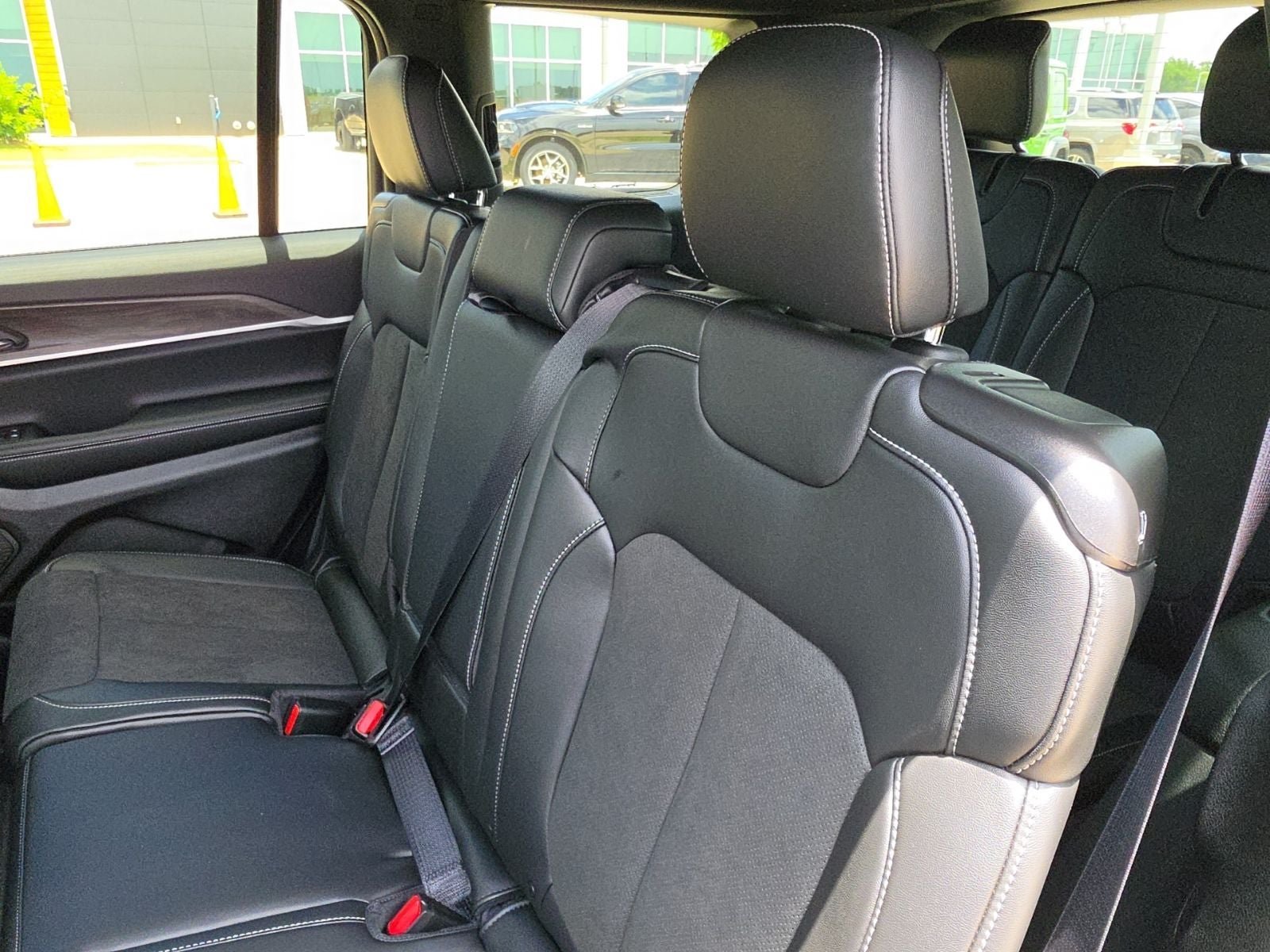 2026 Jeep Grand Cherokee L GRAND CHEROKEE L LAREDO ALTITUDE 4X2