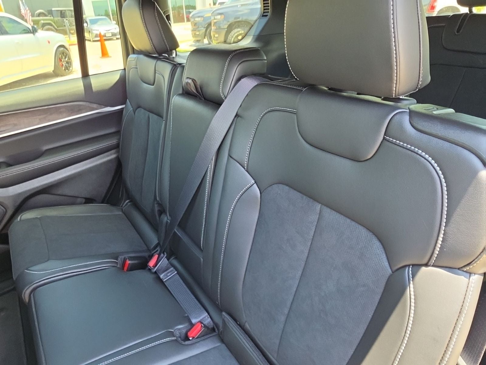 2026 Jeep Grand Cherokee L GRAND CHEROKEE L LAREDO ALTITUDE 4X2
